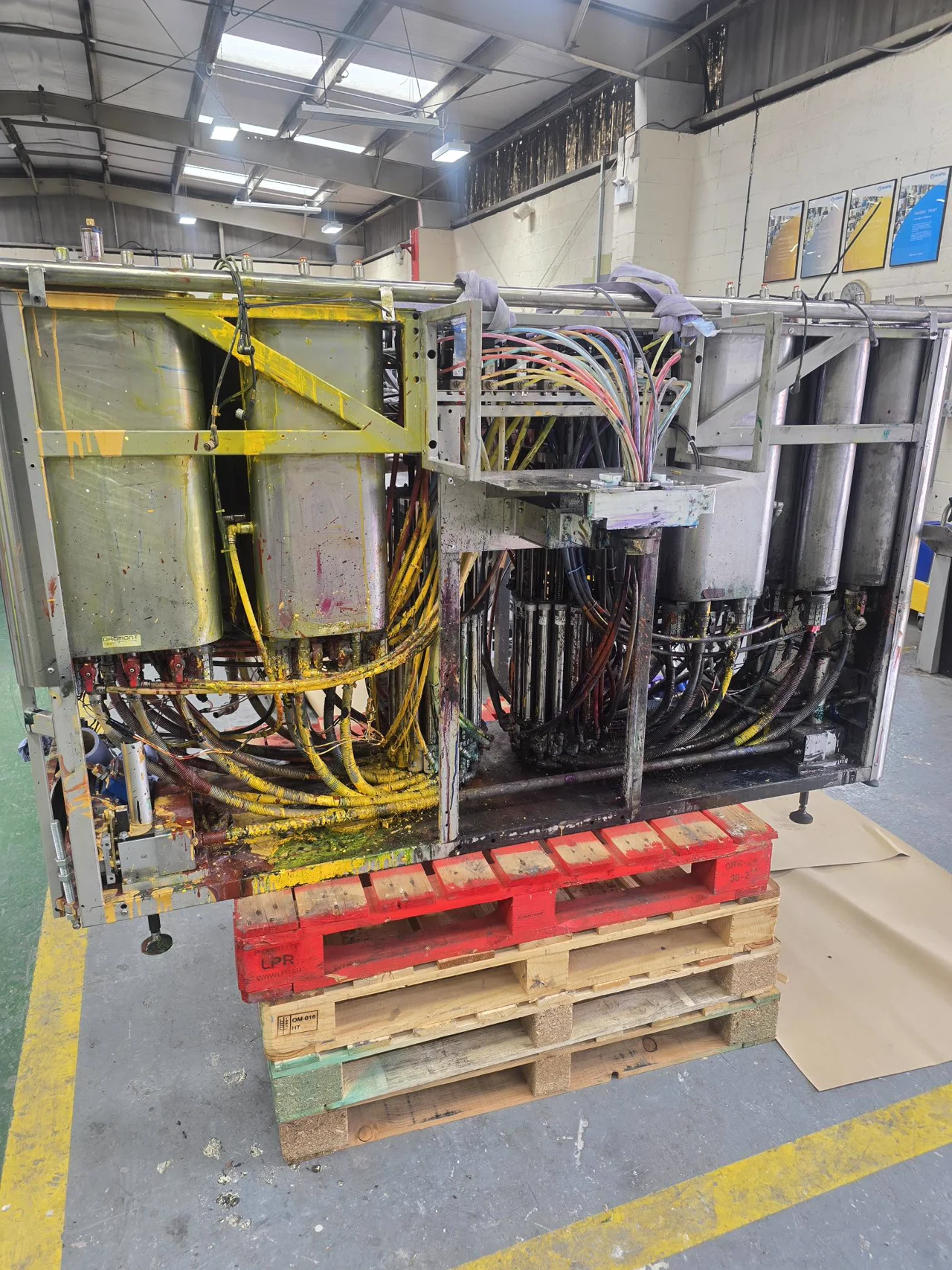 Stainer dosing machine before the upgrade — full overview showing canisters, dense hoses and lower-mounted components with poor access